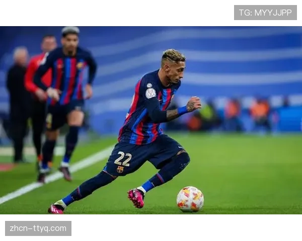 战术板：解析赫罗纳主帅米切尔的“伪九号”体系如何撕裂防线